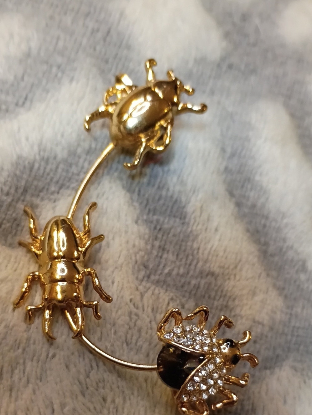 Nice Ear Piece Metallic Rhinestone Beetle Bug Left Ear Cuff Great For Halloween